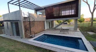 Imponente residencia en Aqua Village