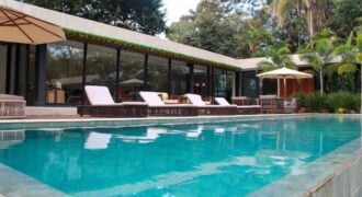 Mansion 10500 m2 Terreno